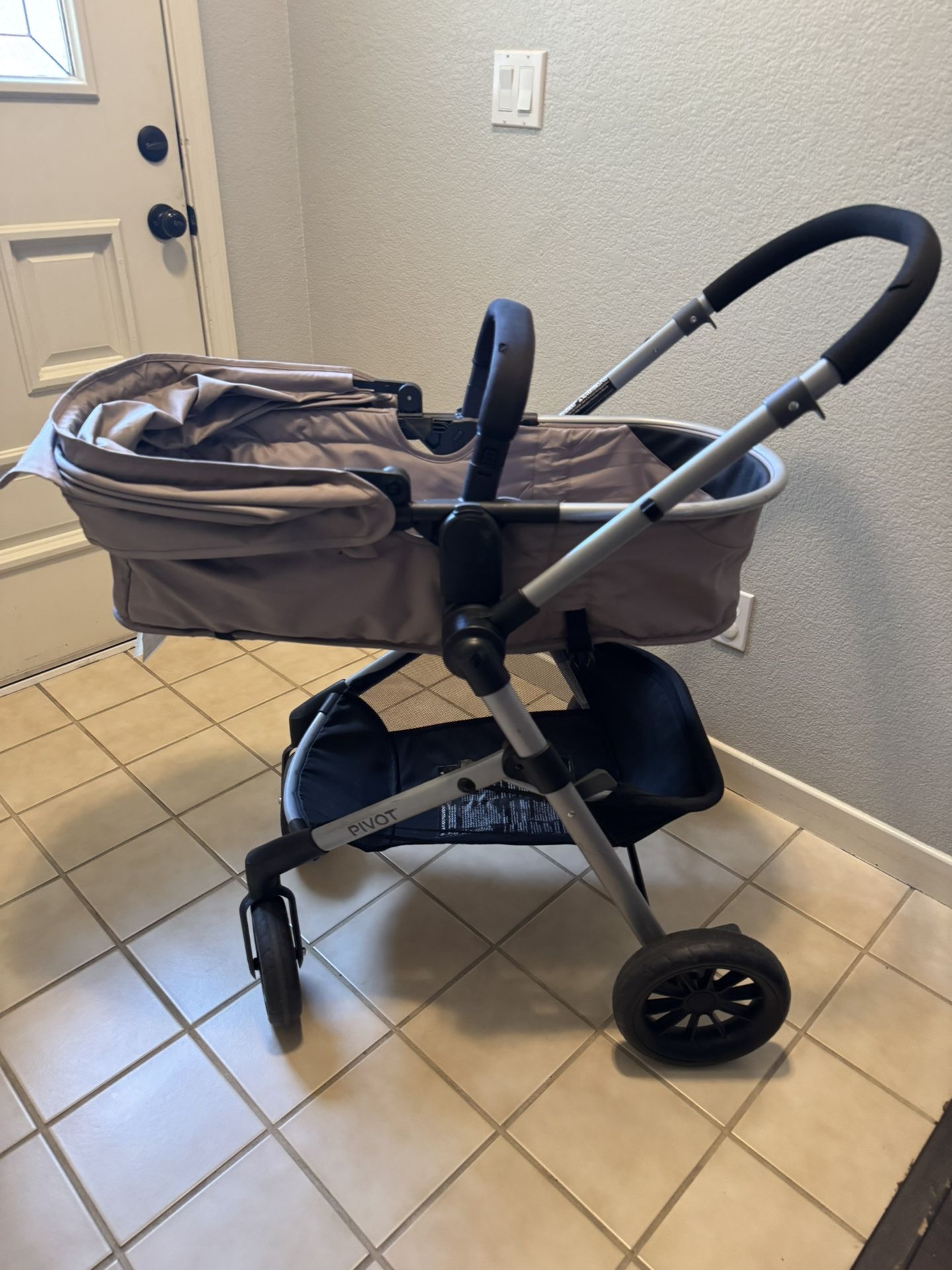 Evenflo Pivot Xpand Modular Stroller