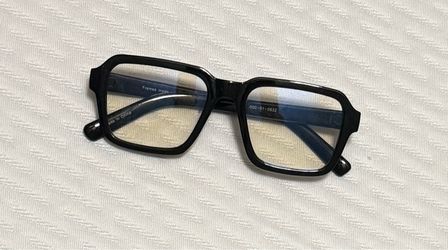 Blue light blocking glasses