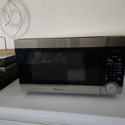 Magic Chef 1.1 cu. ft. Countertop Microwave