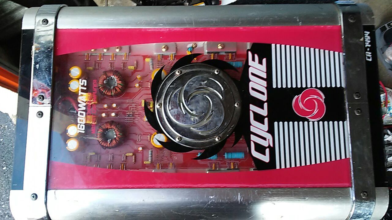Cyclone 1600 watt 2 channel Amp