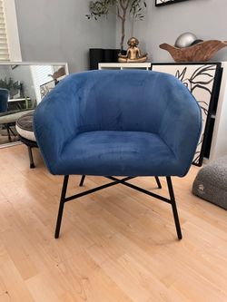Modern Royal Blue Velvet Accent Chair Armchair with Black Metal Legs