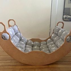 Toddler climbing arch/boat