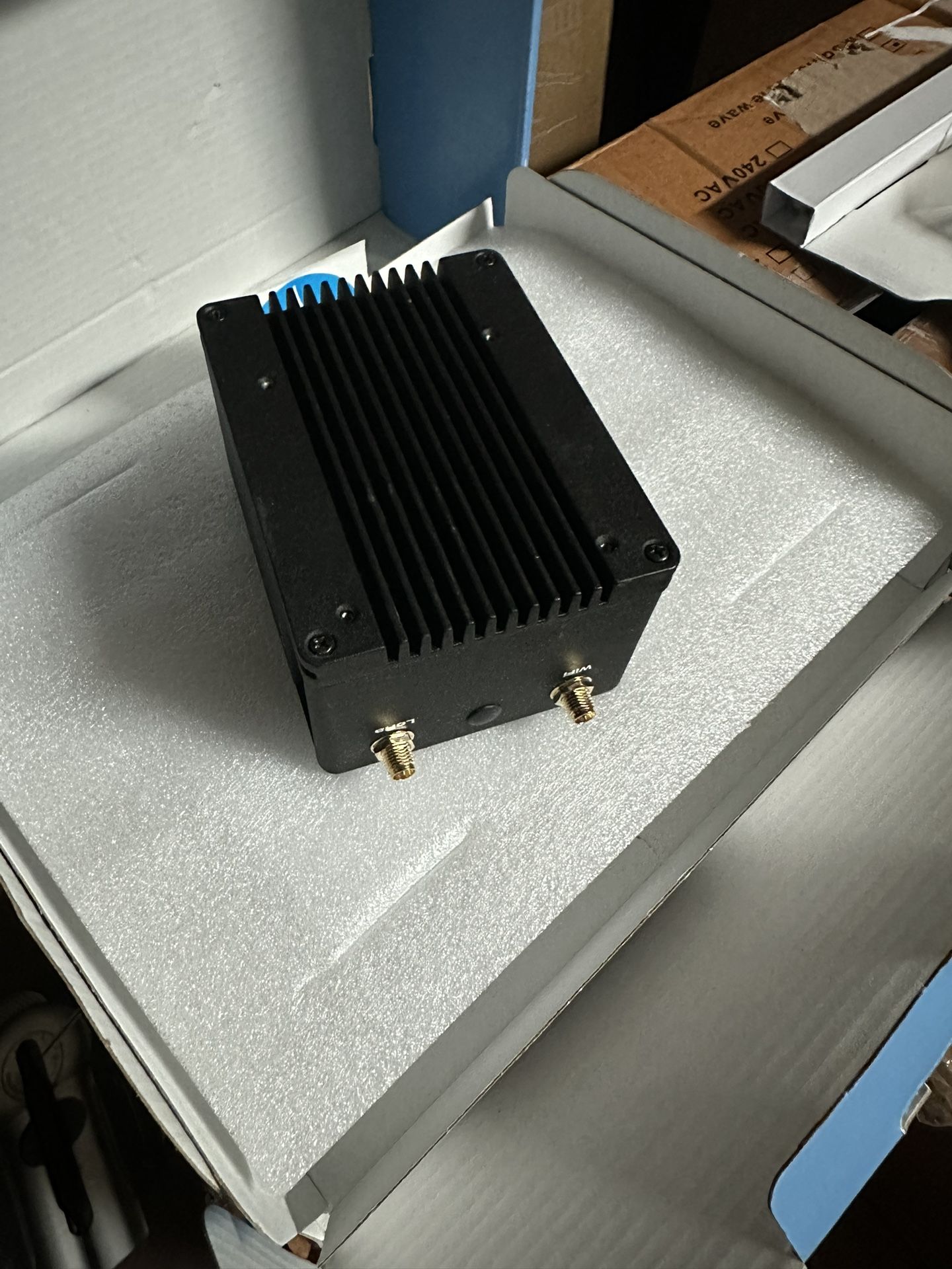 Nebra HNT Indoor Hotspot Miner 915 MHz (ROCK Pi Version)