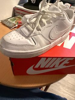 Nike tenni  shoes