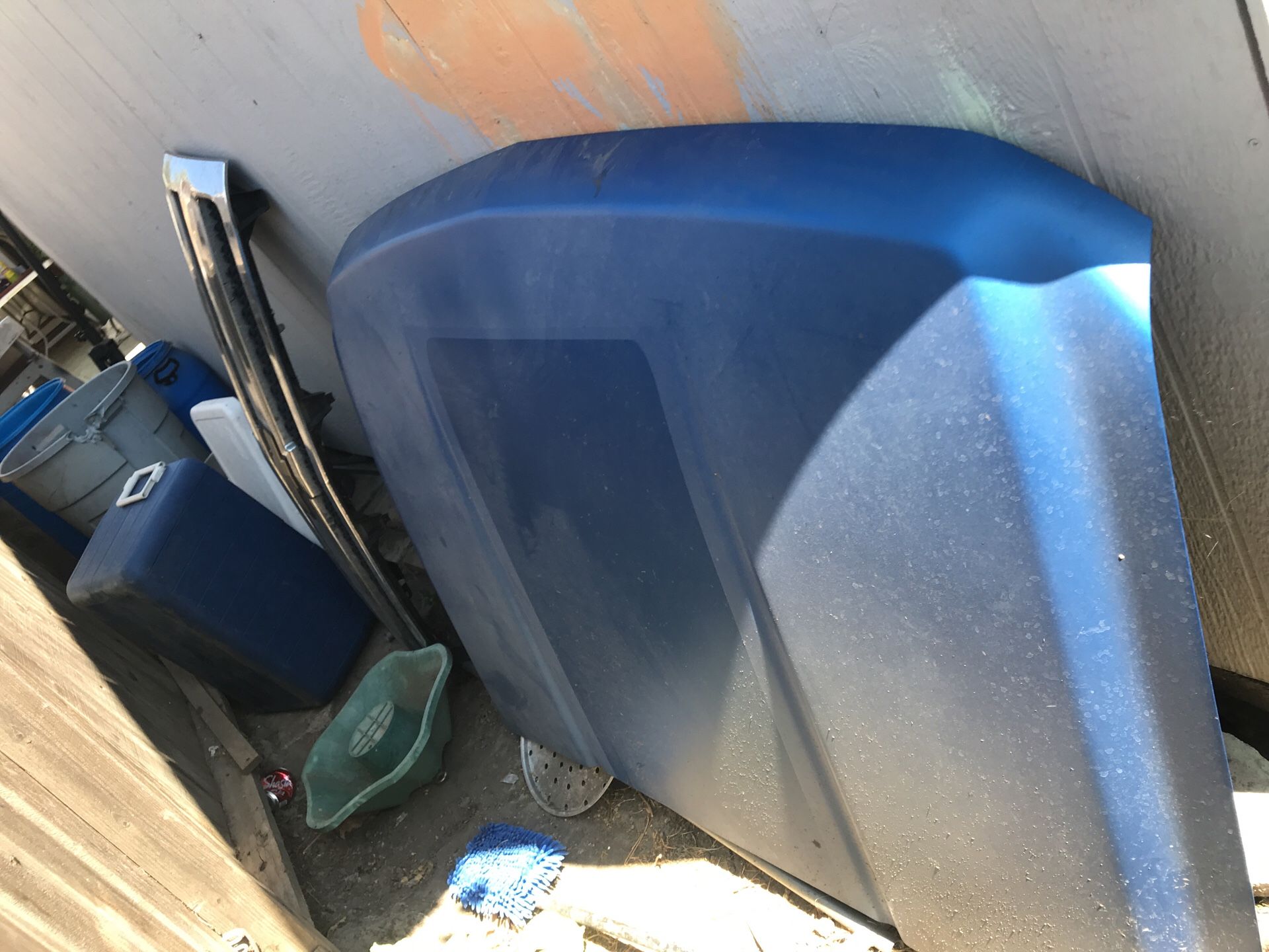 2007 new body Silverado hood and grill both stock
