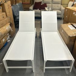 New In Box 2 White Lounge Chairs With Wheels 