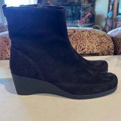 Women’s Brown Suede Boots 