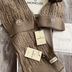 Moncler Scarfs And Bennie 