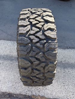 (1) 35x12.50R17 Fierce Attitude M/T