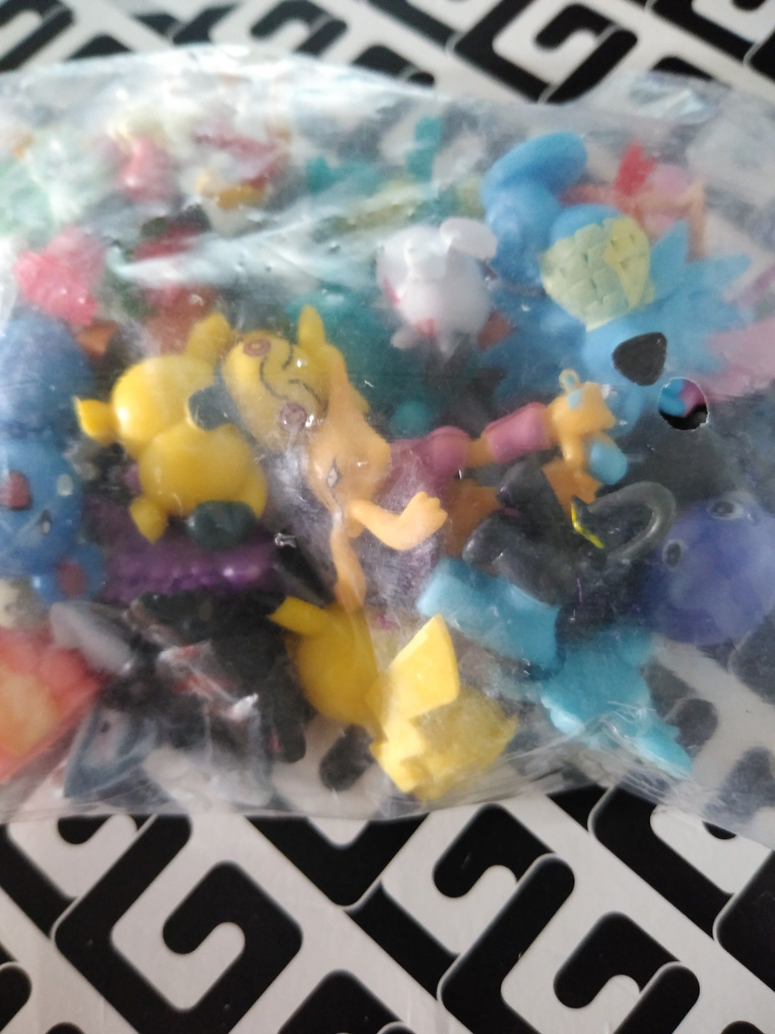 (LOT 1) 24 Factory Sealed Collectible Pokemon Mini Figure Pikachu Miniture Action Toys Figurines