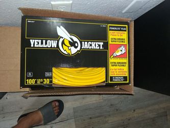 NEW 100 ft Yellow Jacket Extension Cord 12/3 Heavy Duty