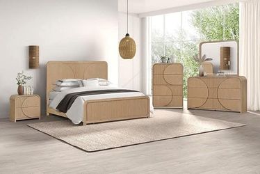 Beautiful Queen Size Bedroom Set 
