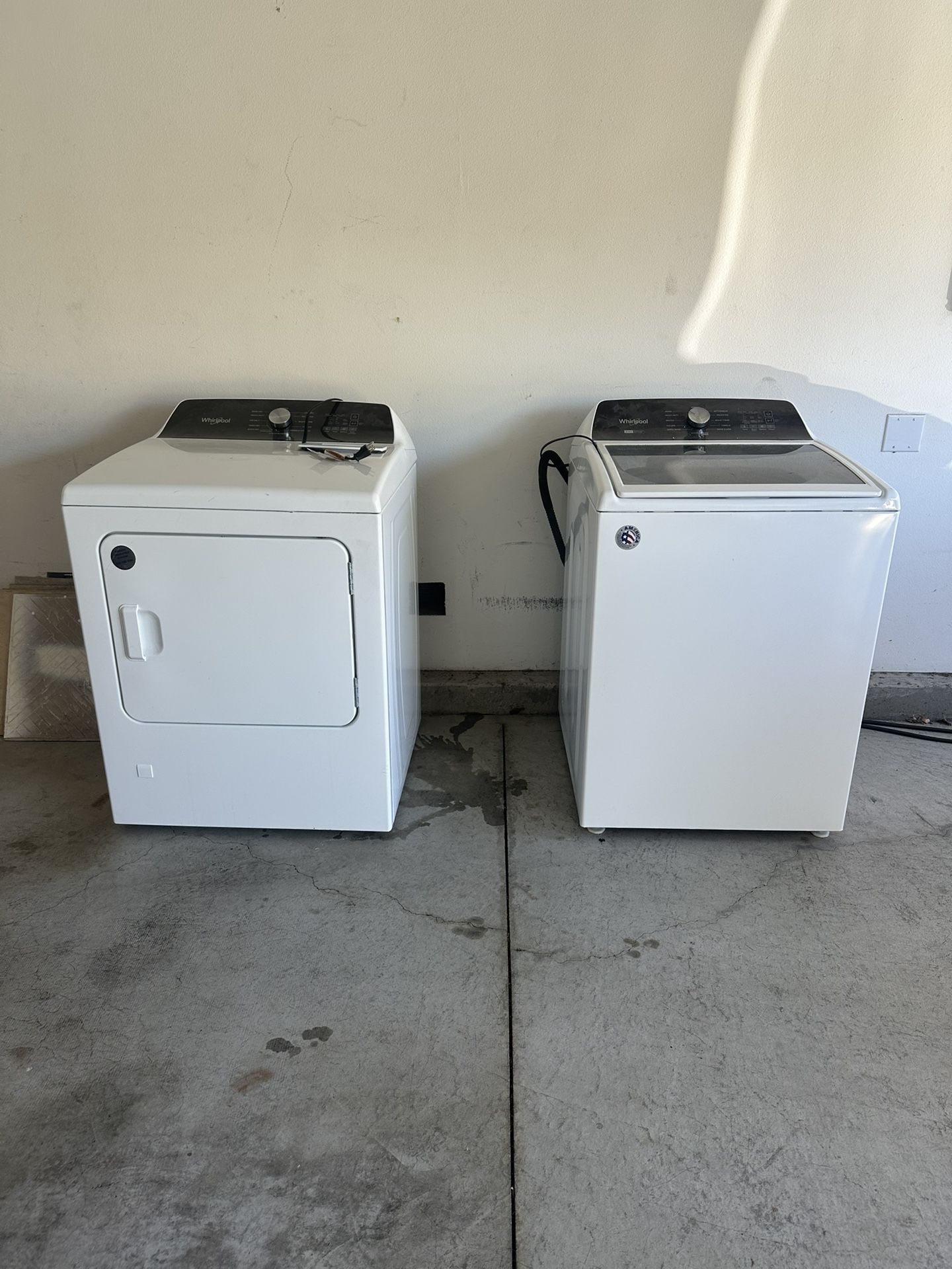 Whirlpool 4.7 Cu. Ft. Top Load Washer with 2-In-1 Removable Agitator and 7 Cu. Ft. Electric Dryer Laundry Pair in White