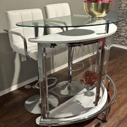 white BAR w/ 🤍 WHITE BARSTOOLS 🤍