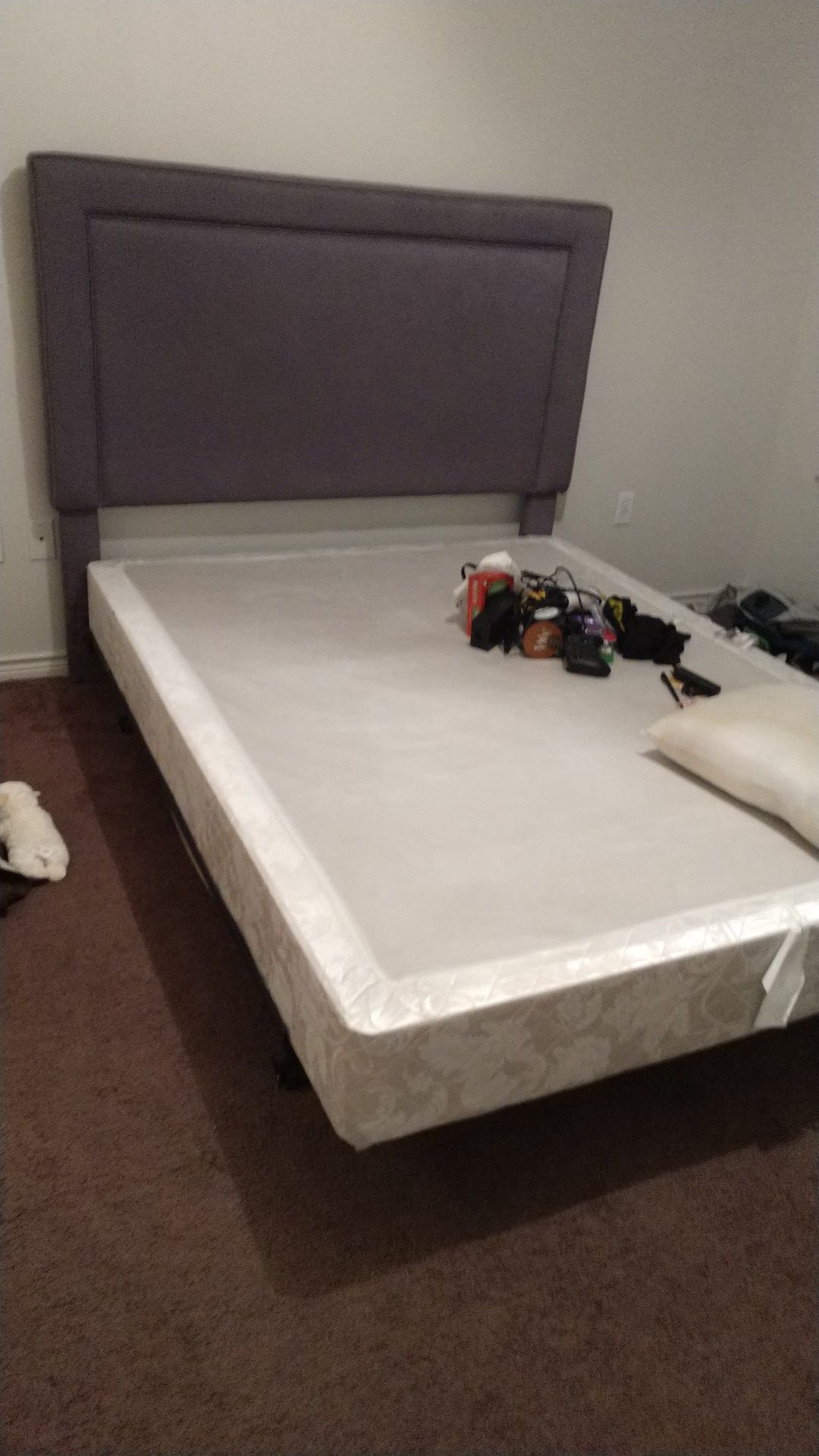 Queen Bed Set (no mattress) must pick up!