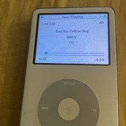 iPod 30GB It Works It Has Music  638 Song 
