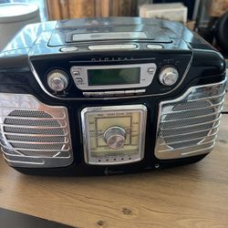 Radio/CD/alarm Clock Retro