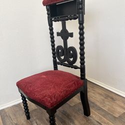 Gothic Prayer Chair —-Red And Black 