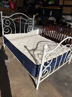 Bed frame & Mattress size full