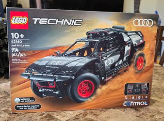 Lego Technic 42160 Audi RS Q e-tron disassembled