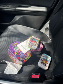 Mega gengar / mega clefairy tins