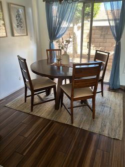 Round table and chairs w/ rug