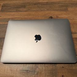13 -inch MacBook Air, Dual -Core i3 8GB. 2020. In great condition. 