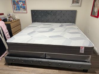 NEW MATTRESS KING SIZE PLUSH WITH BOX SPRING