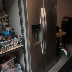 Refrigerator 