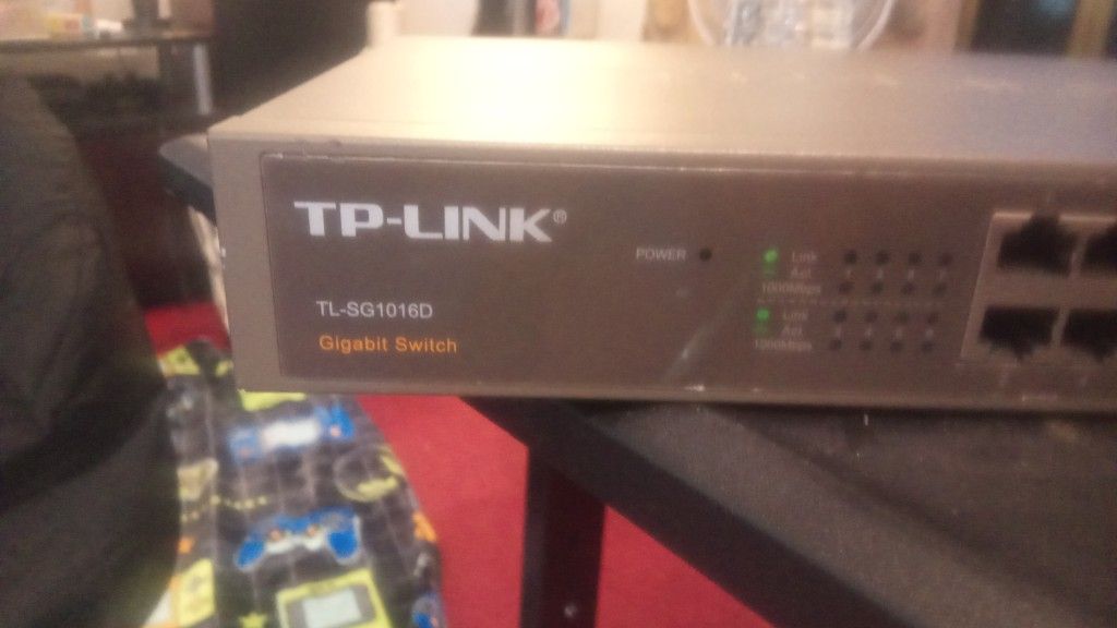 TP Link.  No Power Cord