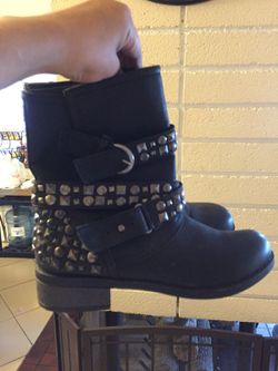 Boots black