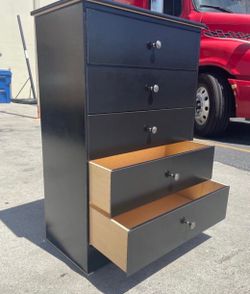 Five drawers dresser