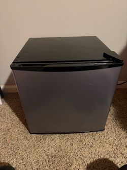 Mini fridge