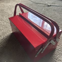 METAL TOOL BOX 