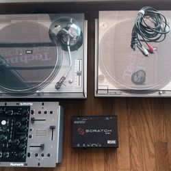 Like new x2 technics  SL-1200MK5 turntables