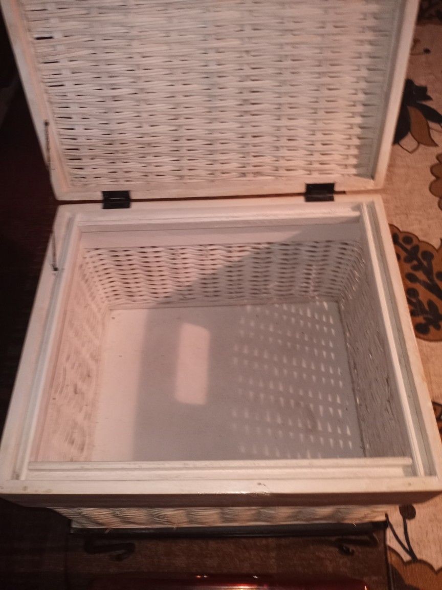 WICKER SEWING STORAGE BASKET HOLDER