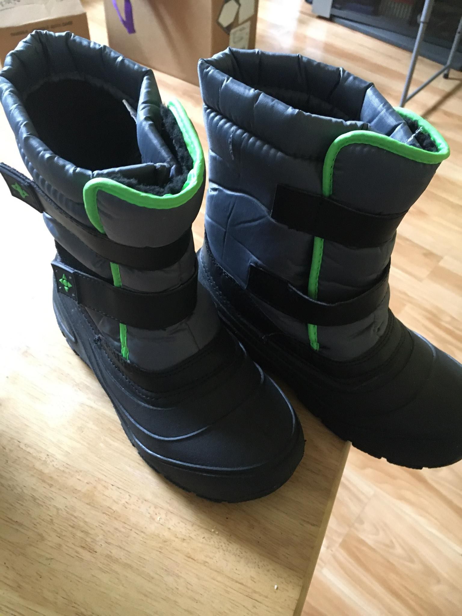 Boys size 3 snow boots- worn once only