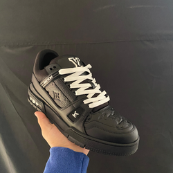 Louis Vuitton trainers lv black