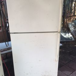 WHIRLPOOL FRIDGE REFRIGERATOR OFF WHITE 31" WIDE CLEAN WORKS PERFECT