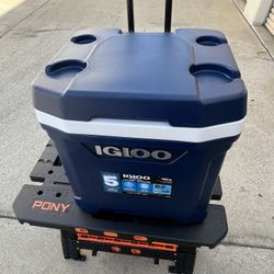 Igloo 62-quart Maxcold Latitude Roller