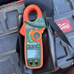 AC/DC Clamp Meter 