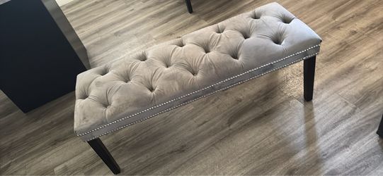 Tufted bench