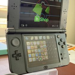 New Nintendo 3DS XL IPS screen W/ Games (see pics)