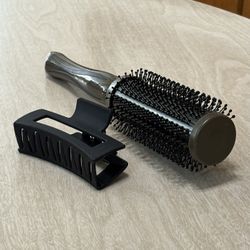 Wild Primrose by Conair Hot Curling Round Hairbrush (Olive Green) + Jumbo Claw Clip USED