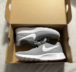 Women Nike Tanjun Shoes