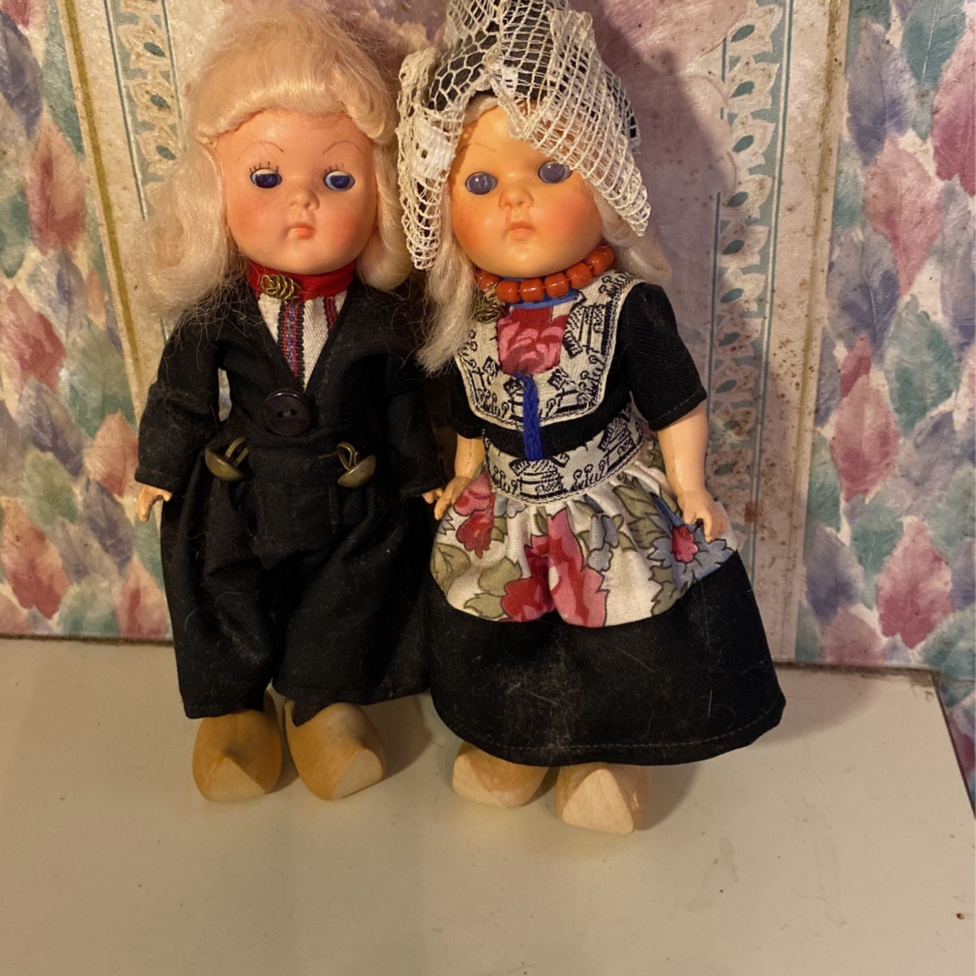 Dolls Two Dutch Dials Man And Woman 8 Inches tall
