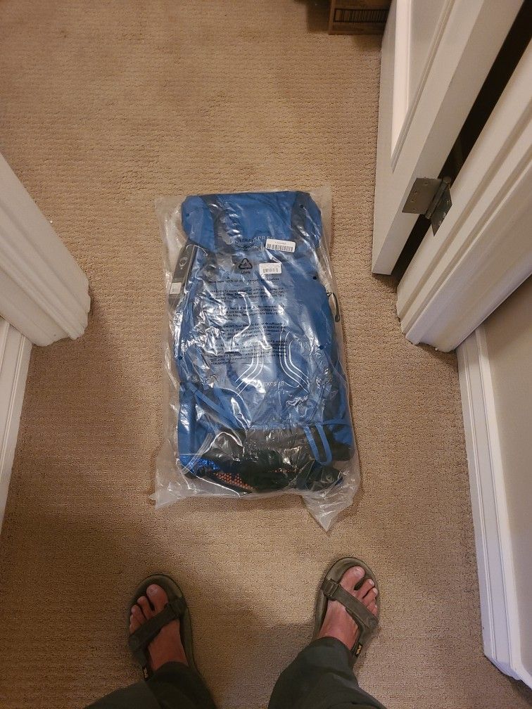 Osprey exos men 48L backpack New with tags size Small/ Medium torso with hip pockets