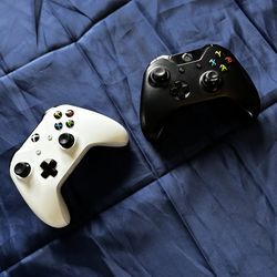 Pair of X box 1 controllers