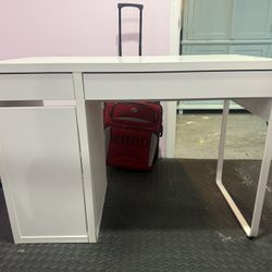 White Desk 