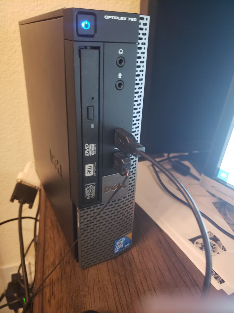 Dell Optiplex 780 home computer with 22 inch monitor